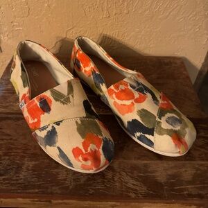 TOMS- Floral Print Woman’s Shoe